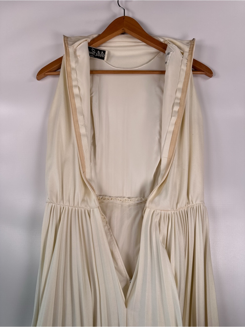 Mollie Parnis Neusteters Pleated Mock Neck Maxi Dress Cream Size 4 - Picture 8 of 16